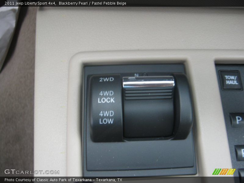 Blackberry Pearl / Pastel Pebble Beige 2011 Jeep Liberty Sport 4x4