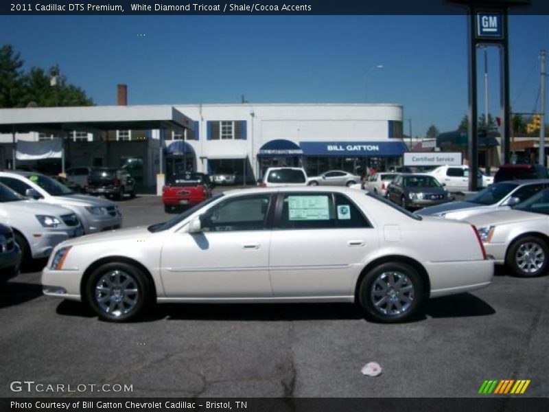 White Diamond Tricoat / Shale/Cocoa Accents 2011 Cadillac DTS Premium