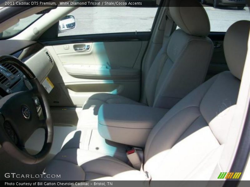 White Diamond Tricoat / Shale/Cocoa Accents 2011 Cadillac DTS Premium