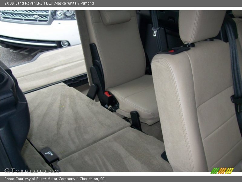 Alaska White / Almond 2009 Land Rover LR3 HSE