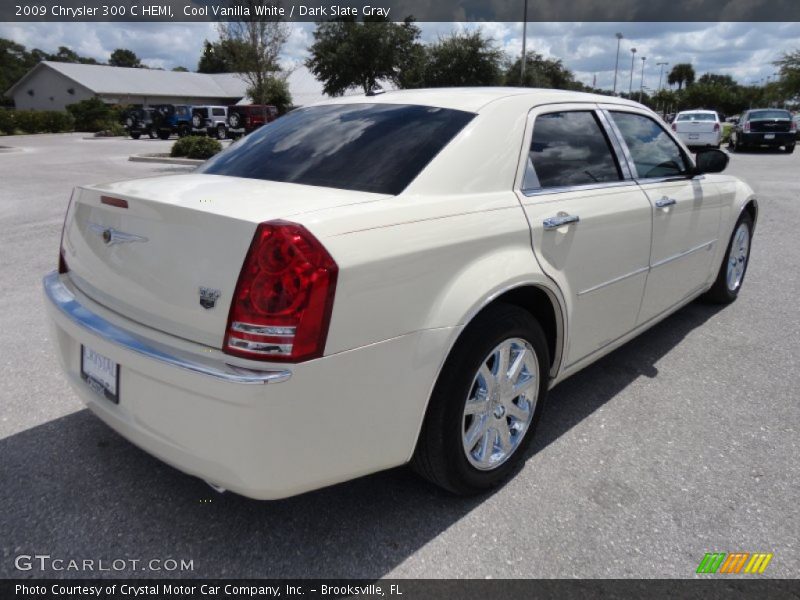 Cool Vanilla White / Dark Slate Gray 2009 Chrysler 300 C HEMI