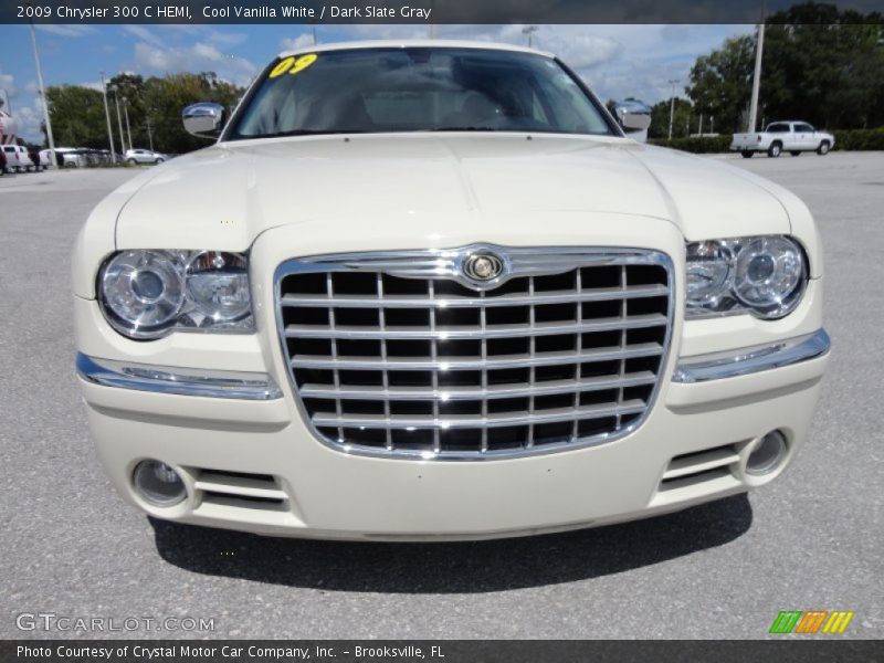  2009 300 C HEMI Cool Vanilla White