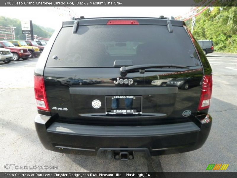 Black / Medium Slate Gray 2005 Jeep Grand Cherokee Laredo 4x4