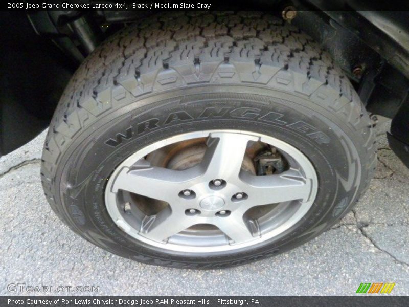 Black / Medium Slate Gray 2005 Jeep Grand Cherokee Laredo 4x4