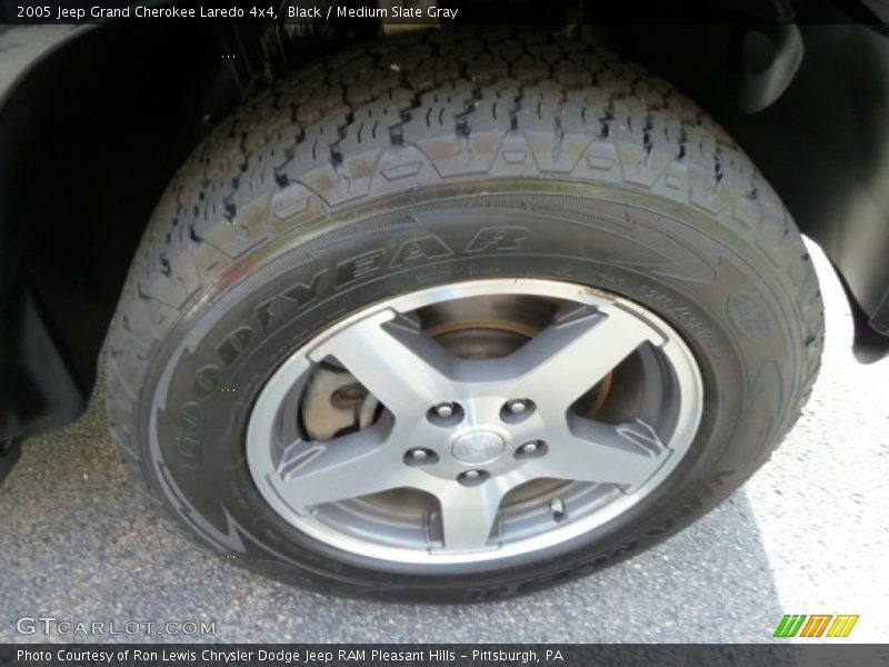 Black / Medium Slate Gray 2005 Jeep Grand Cherokee Laredo 4x4