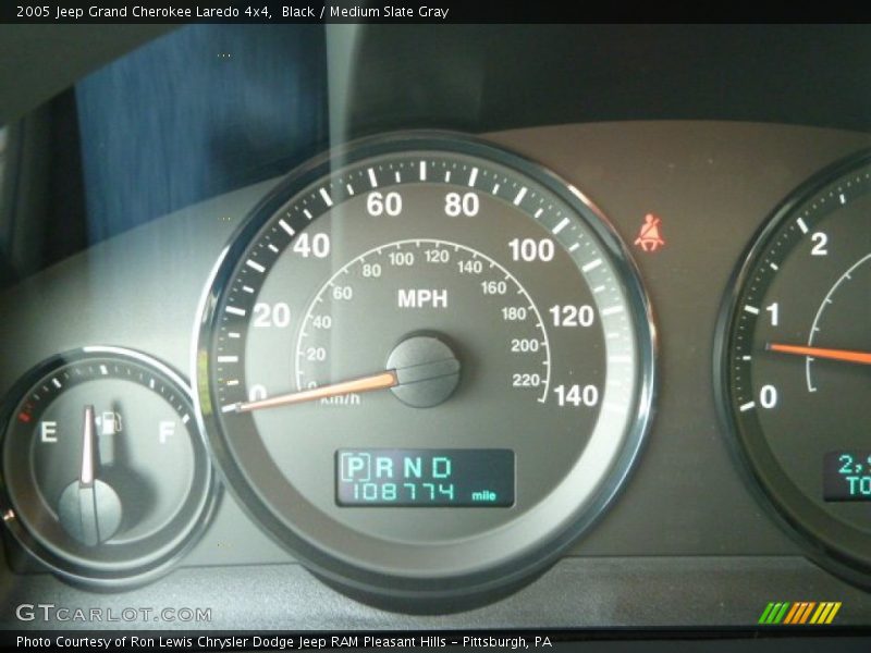 Black / Medium Slate Gray 2005 Jeep Grand Cherokee Laredo 4x4