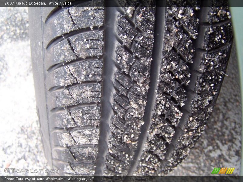White / Beige 2007 Kia Rio LX Sedan