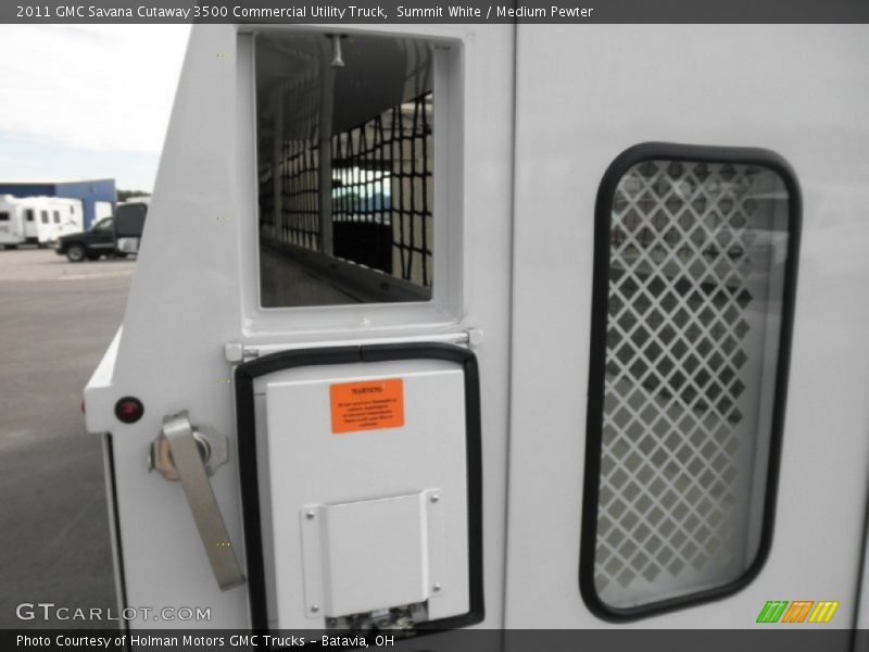 Summit White / Medium Pewter 2011 GMC Savana Cutaway 3500 Commercial Utility Truck