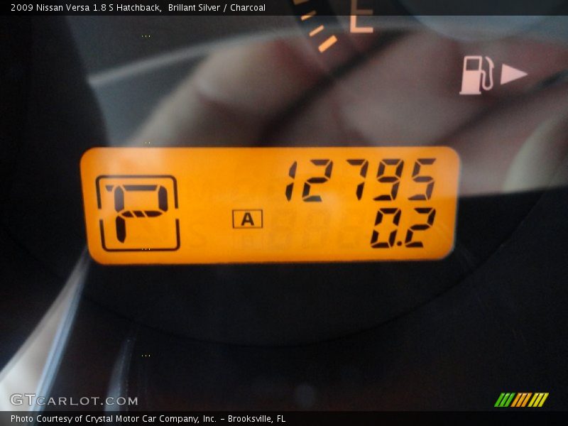 Brillant Silver / Charcoal 2009 Nissan Versa 1.8 S Hatchback
