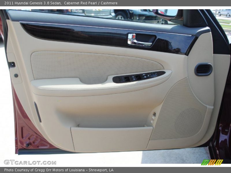 Door Panel of 2011 Genesis 3.8 Sedan