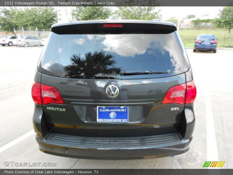 Twilight Gray Metallic / Aero Gray 2012 Volkswagen Routan SEL