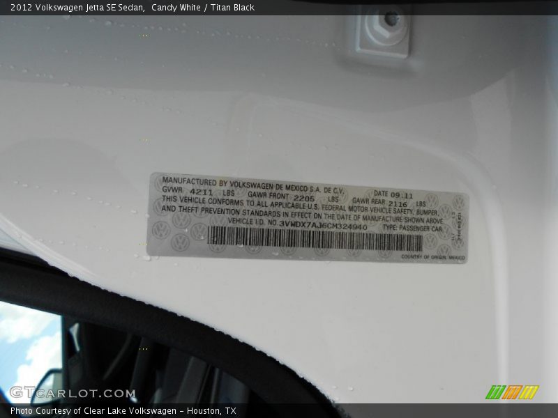 Candy White / Titan Black 2012 Volkswagen Jetta SE Sedan