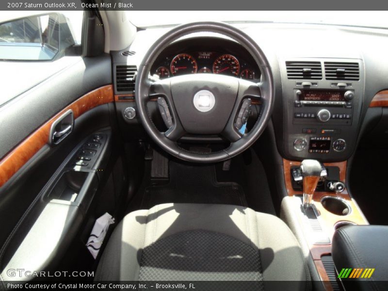 Ocean Mist / Black 2007 Saturn Outlook XR