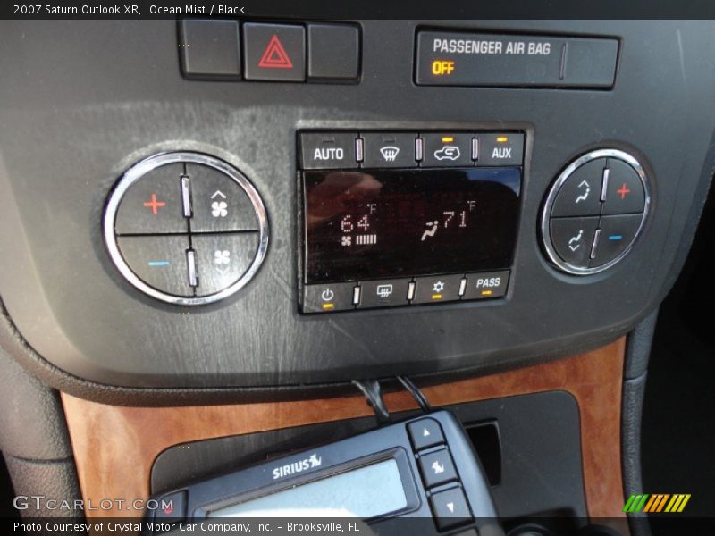 Ocean Mist / Black 2007 Saturn Outlook XR