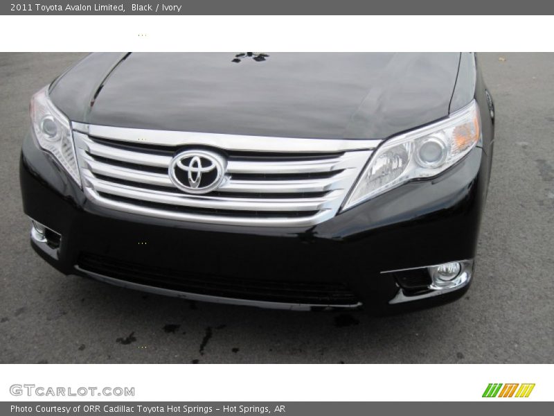 Black / Ivory 2011 Toyota Avalon Limited