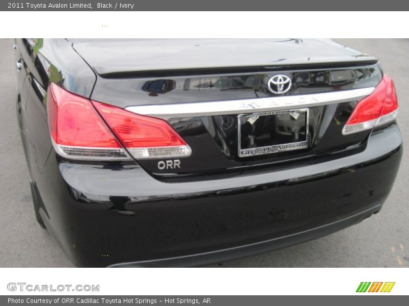 Black / Ivory 2011 Toyota Avalon Limited