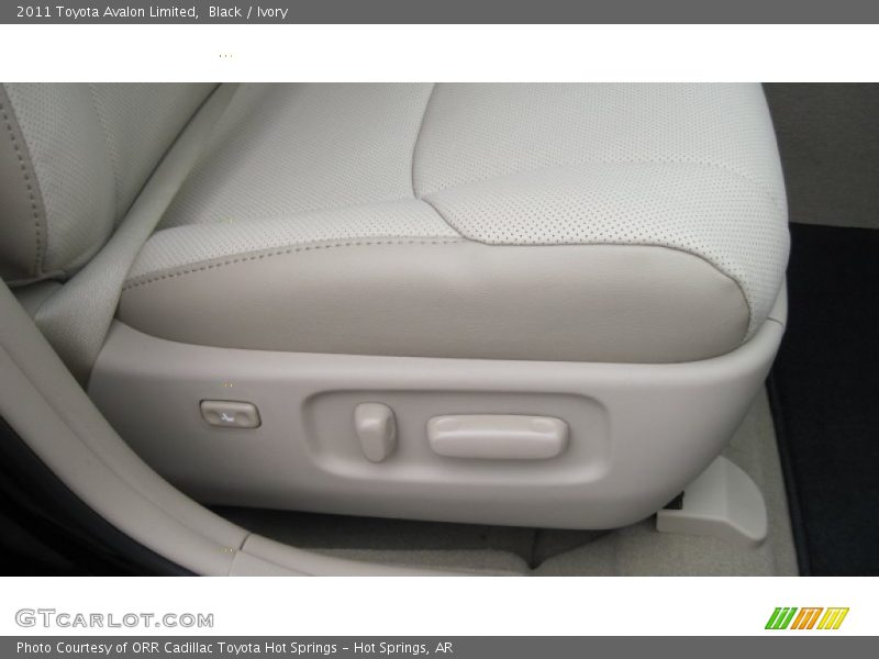 Black / Ivory 2011 Toyota Avalon Limited