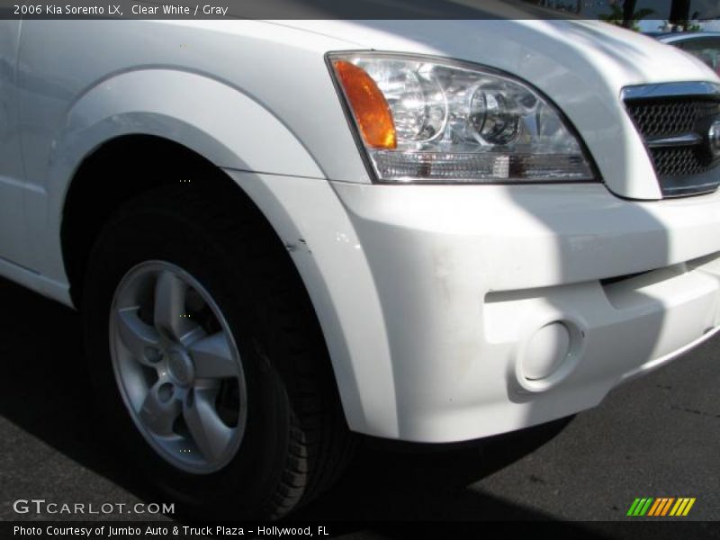 Clear White / Gray 2006 Kia Sorento LX