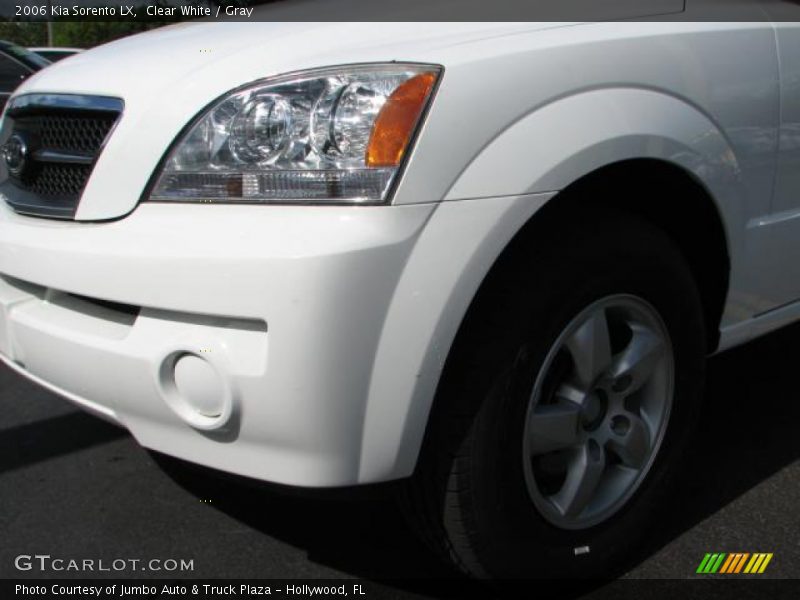Clear White / Gray 2006 Kia Sorento LX