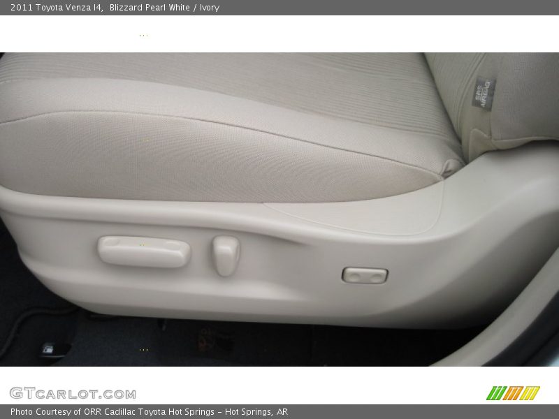 Blizzard Pearl White / Ivory 2011 Toyota Venza I4