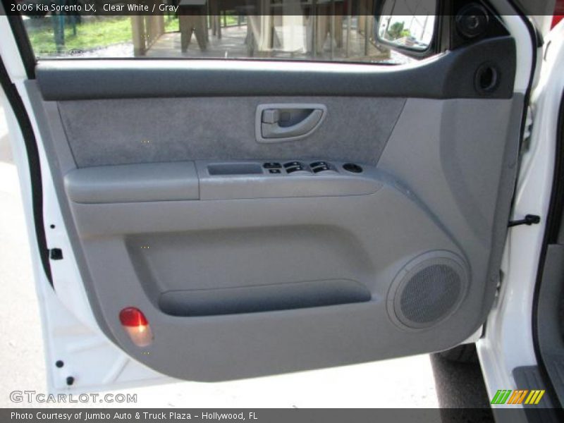 Clear White / Gray 2006 Kia Sorento LX