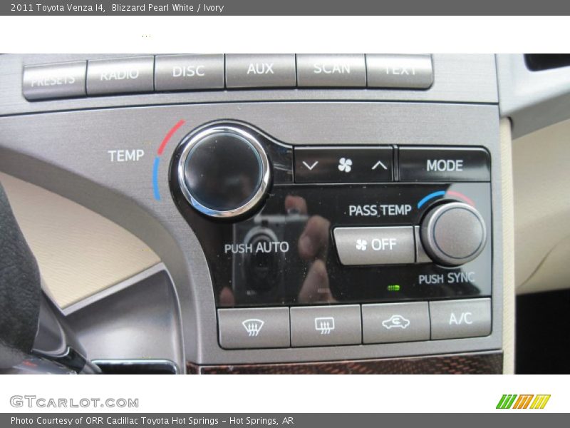 Blizzard Pearl White / Ivory 2011 Toyota Venza I4