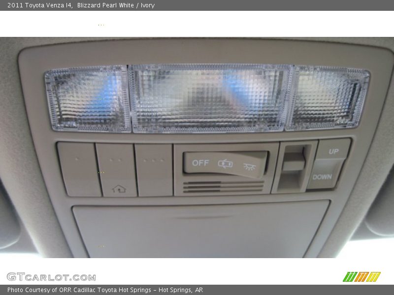 Blizzard Pearl White / Ivory 2011 Toyota Venza I4