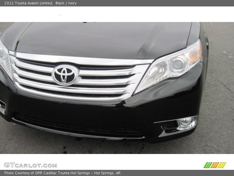 Black / Ivory 2011 Toyota Avalon Limited