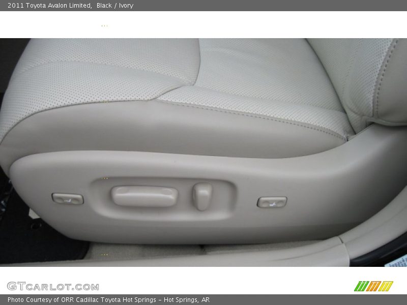 Black / Ivory 2011 Toyota Avalon Limited