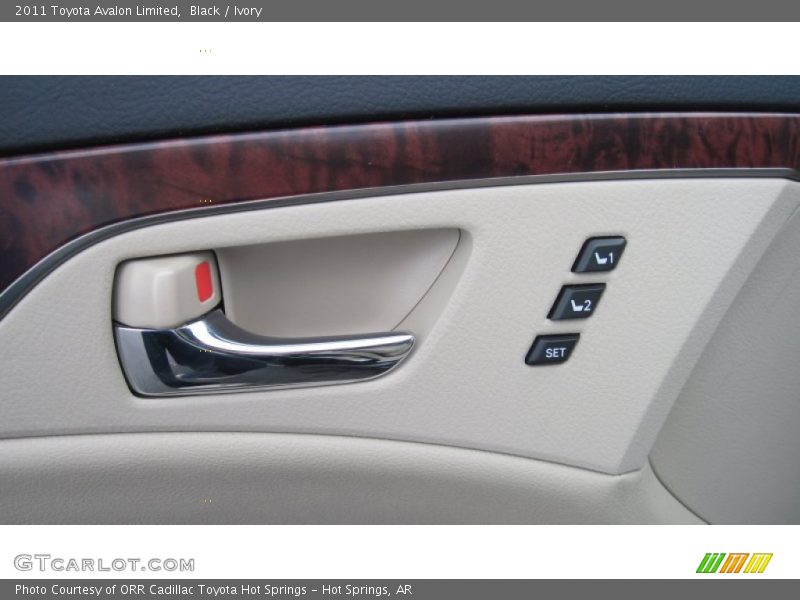 Black / Ivory 2011 Toyota Avalon Limited