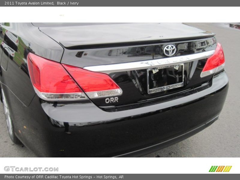 Black / Ivory 2011 Toyota Avalon Limited