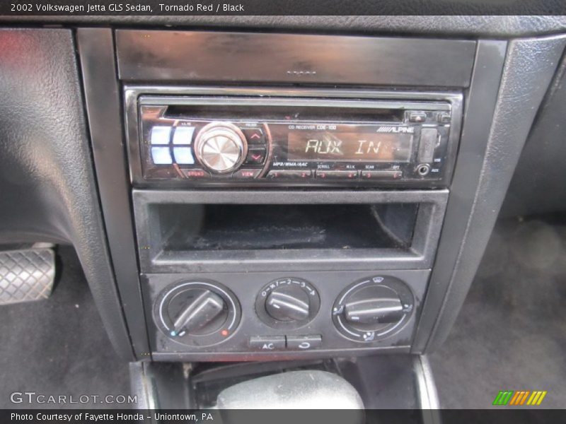 Tornado Red / Black 2002 Volkswagen Jetta GLS Sedan