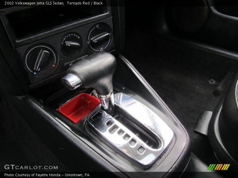 Tornado Red / Black 2002 Volkswagen Jetta GLS Sedan