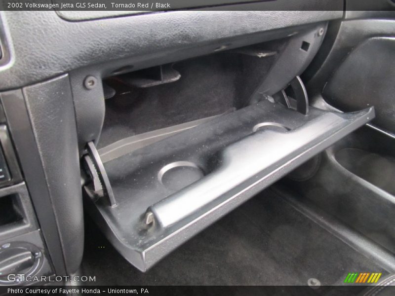 Tornado Red / Black 2002 Volkswagen Jetta GLS Sedan