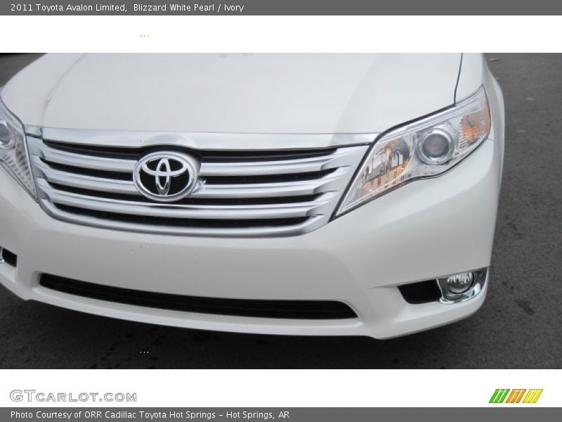 Blizzard White Pearl / Ivory 2011 Toyota Avalon Limited