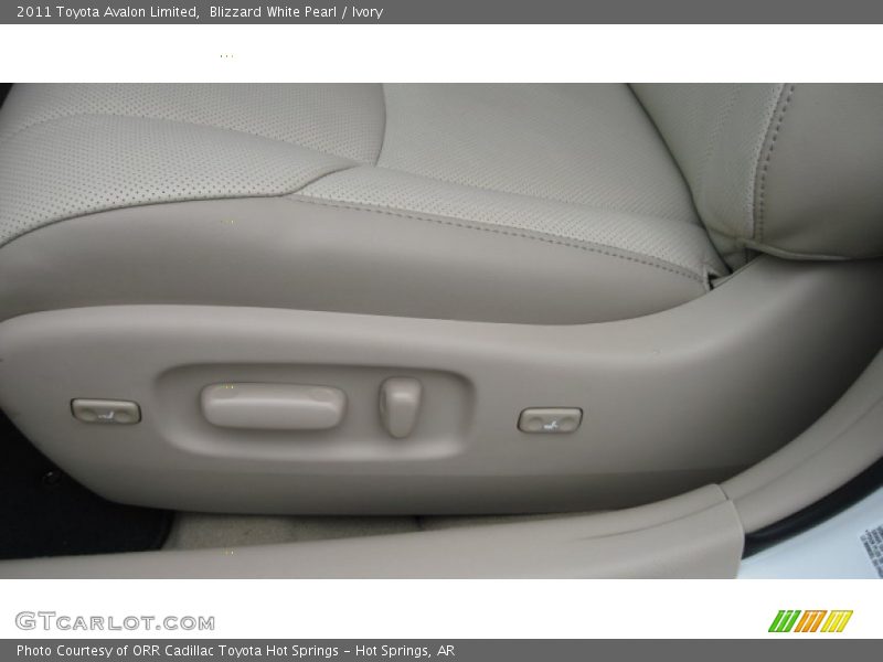 Blizzard White Pearl / Ivory 2011 Toyota Avalon Limited