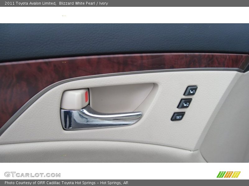 Blizzard White Pearl / Ivory 2011 Toyota Avalon Limited