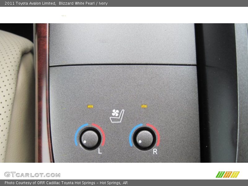 Blizzard White Pearl / Ivory 2011 Toyota Avalon Limited