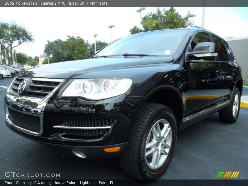 Front 3/4 View of 2009 Touareg 2 VR6