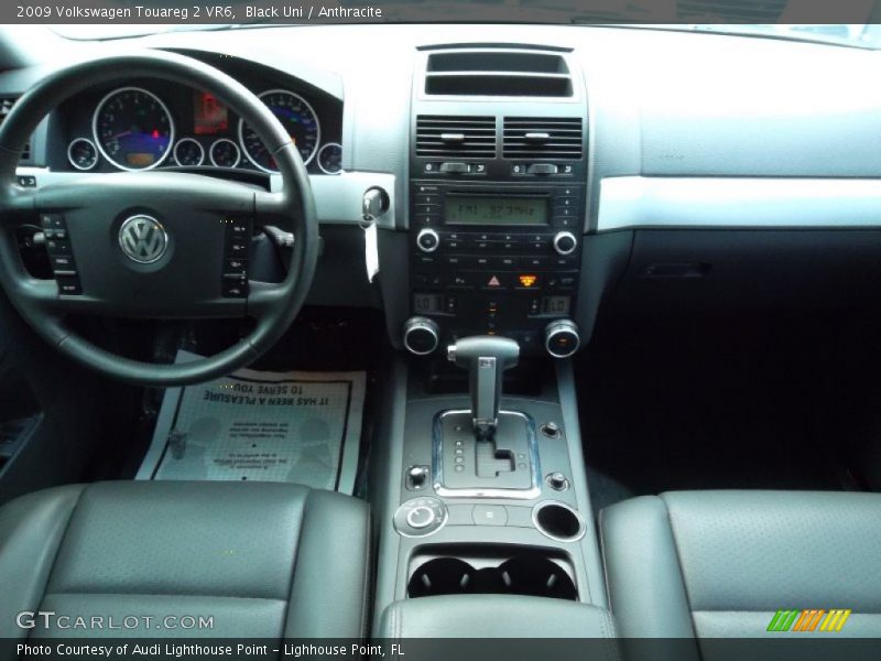 Black Uni / Anthracite 2009 Volkswagen Touareg 2 VR6