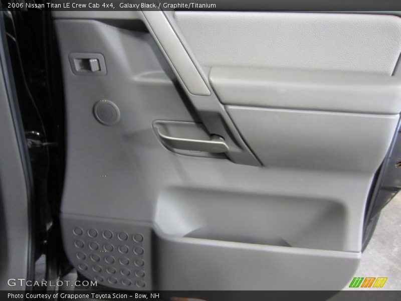 Galaxy Black / Graphite/Titanium 2006 Nissan Titan LE Crew Cab 4x4