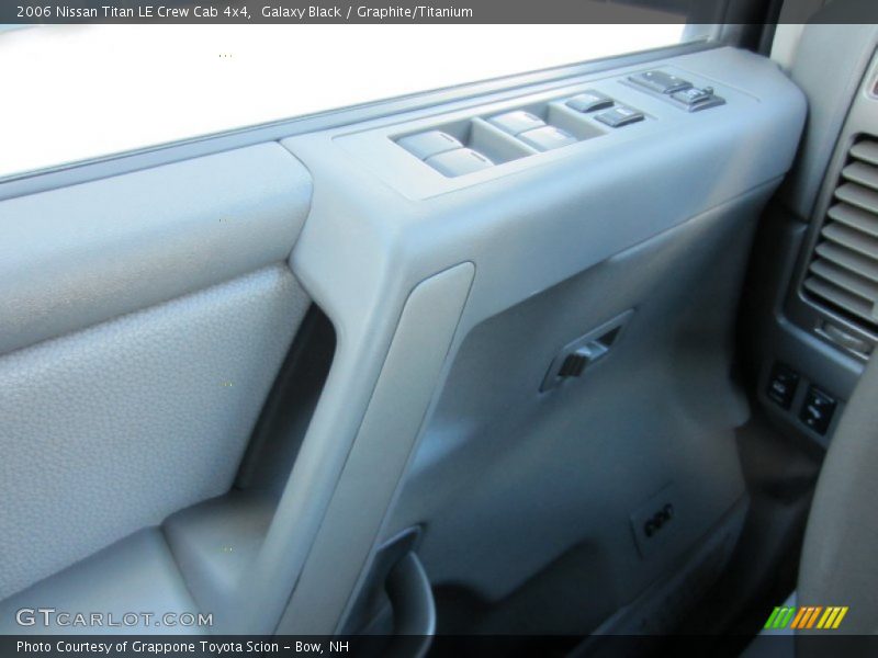 Galaxy Black / Graphite/Titanium 2006 Nissan Titan LE Crew Cab 4x4