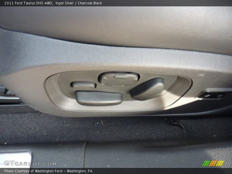 Controls of 2011 Taurus SHO AWD