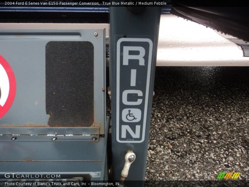 True Blue Metallic / Medium Pebble 2004 Ford E Series Van E150 Passenger Conversion