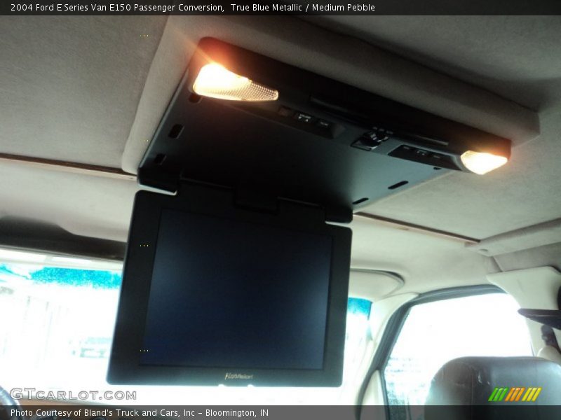 True Blue Metallic / Medium Pebble 2004 Ford E Series Van E150 Passenger Conversion