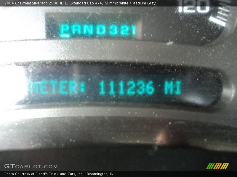 Summit White / Medium Gray 2004 Chevrolet Silverado 2500HD LS Extended Cab 4x4