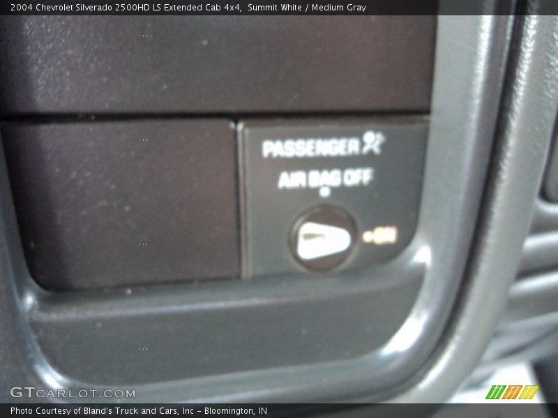 Summit White / Medium Gray 2004 Chevrolet Silverado 2500HD LS Extended Cab 4x4