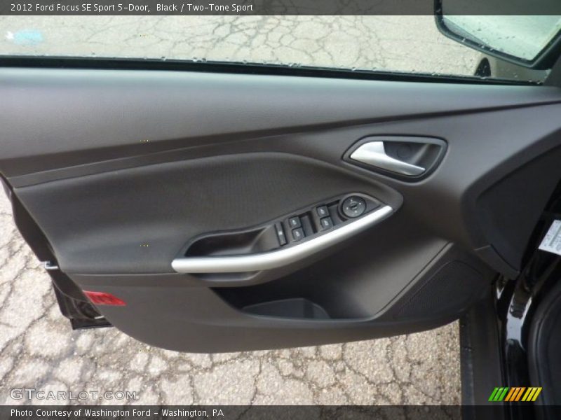 Black / Two-Tone Sport 2012 Ford Focus SE Sport 5-Door