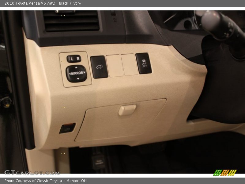 Black / Ivory 2010 Toyota Venza V6 AWD