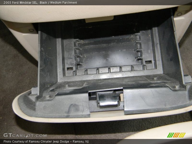 Black / Medium Parchment 2003 Ford Windstar SEL